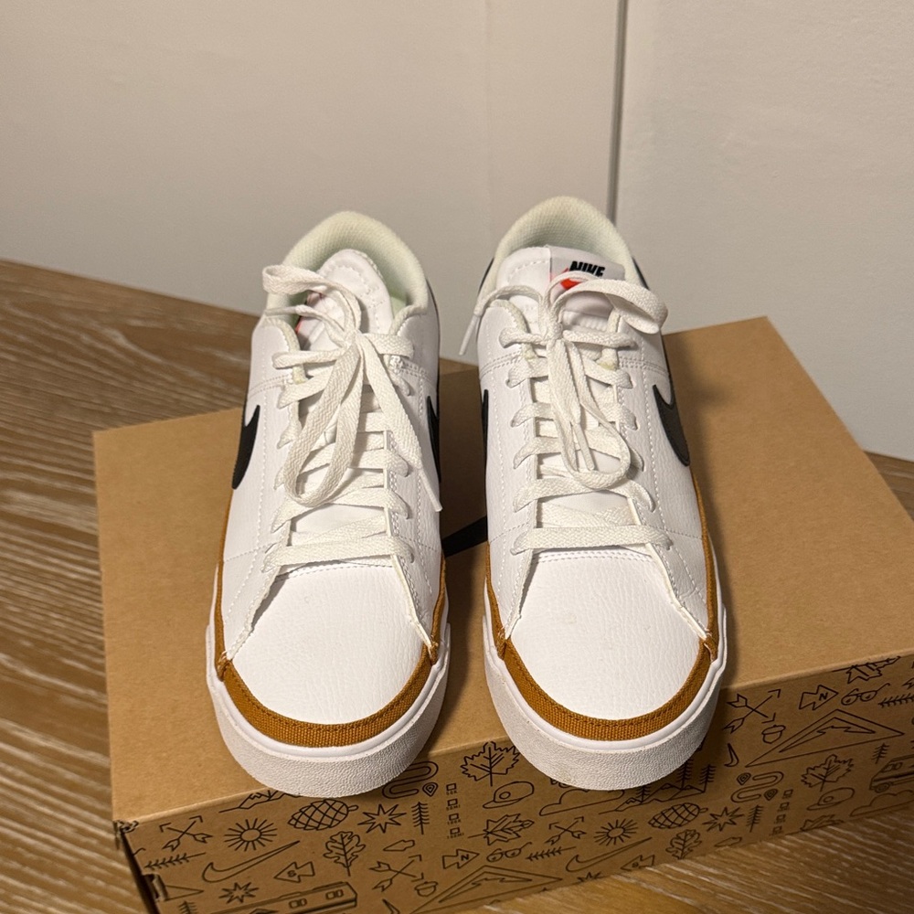 Woman’s Nike Court Legacy Sneaker - Picture 2 of 5